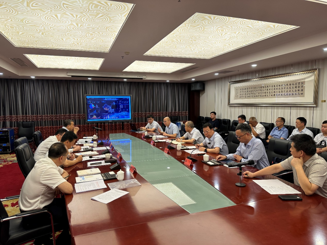 <strong>河南投資集團(tuán)總經(jīng)理閆萬鵬帶隊(duì)赴新疆哈密調(diào)研</strong>
